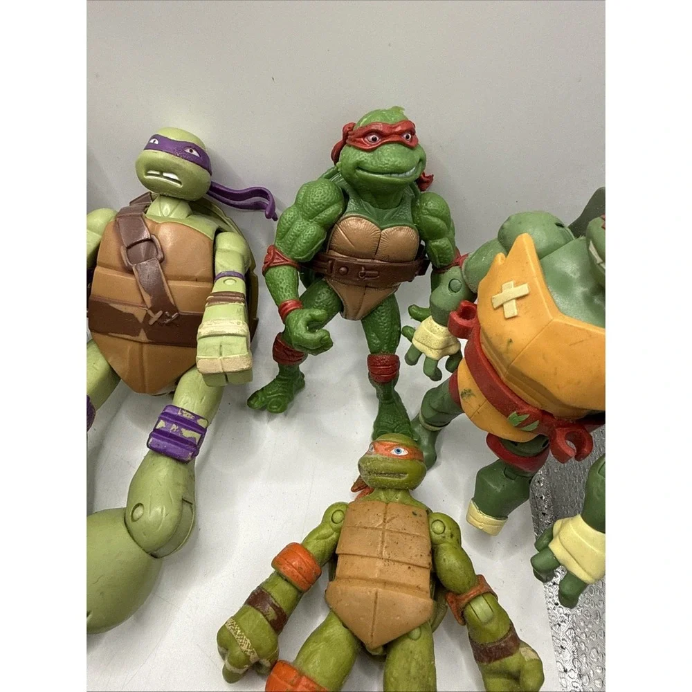 LOT 20‎ TEENAGE MUTANT NINJA TURTLES ACTION FIGURES
